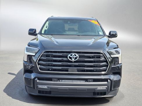 Used 2023 Toyota Sequoia SR5 w/ SR5 Premium Package AWD/4WD image 9