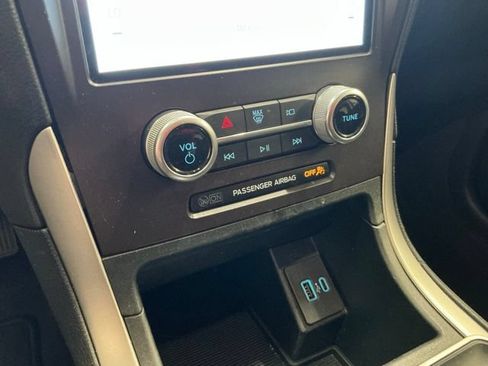 Used 2021 Ford Edge SE FWD image 19