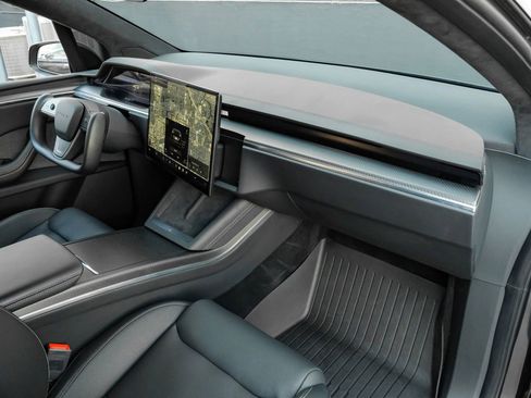 Used 2023 Tesla Model X Plaid image 17