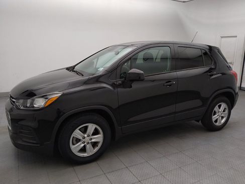Used 2021 Chevrolet Trax LS w/ Tint and Cruise Package FWD image 2