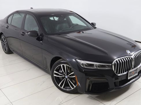 Used 2022 BMW 750i xDrive w/ M Sport Package image 22