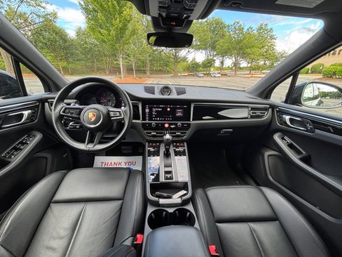Certified 2024 Porsche Macan image 18