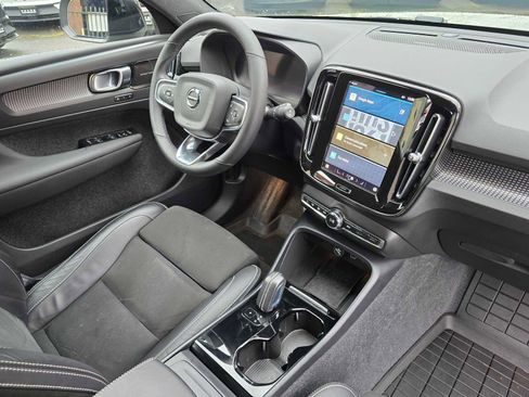 Certified 2022 Volvo XC40 P8 Recharge Ultimate image 18