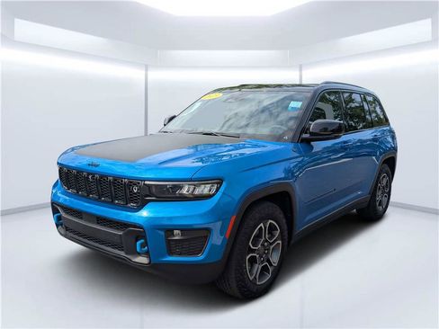 Used 2023 Jeep Grand Cherokee Trailhawk w/ Advanced Protech Group II AWD/4WD image 7
