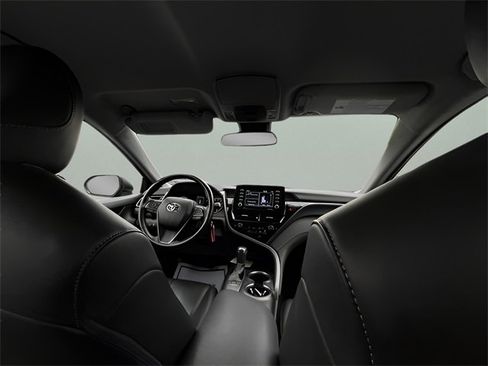 Used 2023 Toyota Camry SE image 28