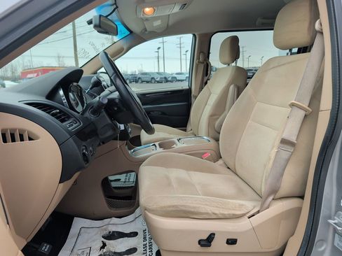 Used 2015 Dodge Grand Caravan SXT w/ UConnect Hands-Free Group image 8