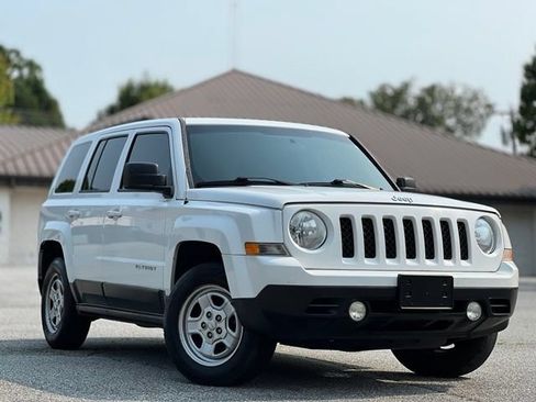 Used 2015 Jeep Patriot Sport w/ Power Value Group FWD image 3