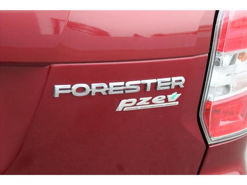 Used 2014 Subaru Forester 2.5i AWD/4WD image 26