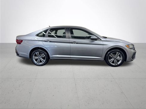 Used 2024 Volkswagen Jetta SE FWD image 8