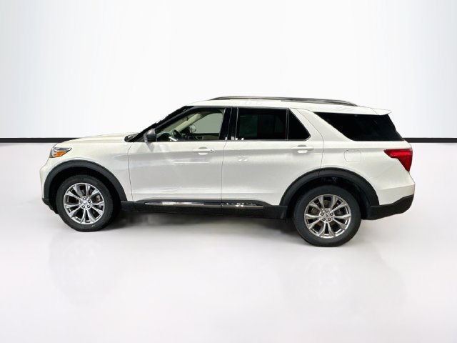 Used 2023 Ford Explorer XLT w/ Equipment Group 202A AWD/4WD image 4