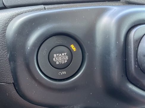 Used 2023 Jeep Gladiator Mojave w/ Cold Weather Group image 28