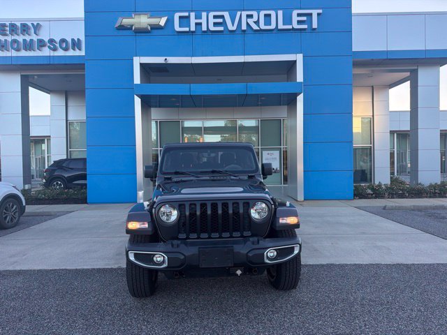 Used 2022 Jeep Gladiator Overland w/ Popular Equipment Package AWD/4WD image 2