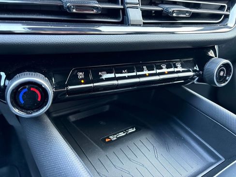 Used 2025 Chevrolet Equinox EV RS image 35