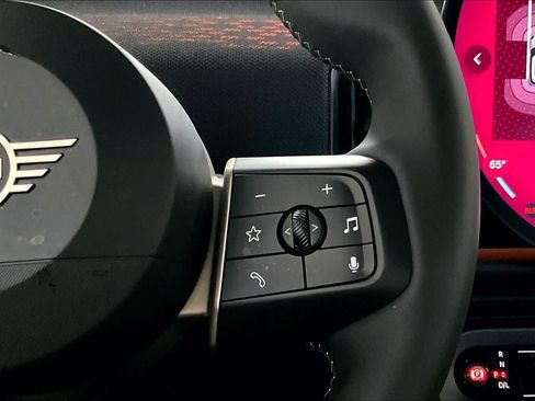 Certified 2025 MINI Cooper 2-Door Hardtop image 21