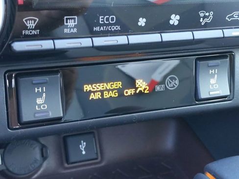 Used 2021 Toyota RAV4 Limited image 24