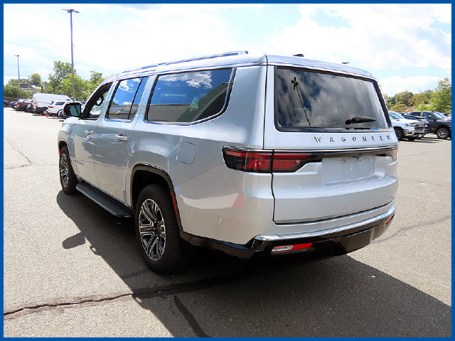 Certified 2024 Jeep Wagoneer L Series II w/ Flexible Seating Group AWD/4WD image 5