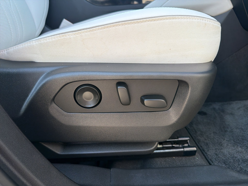 Used 2025 Buick Envision Avenir AWD/4WD image 15