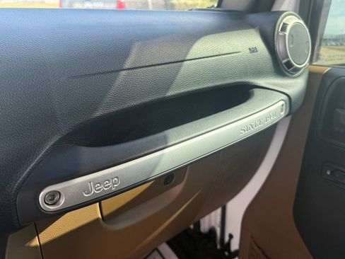 Certified 2016 Jeep Wrangler Unlimited Rubicon w/ Connectivity Group image 22