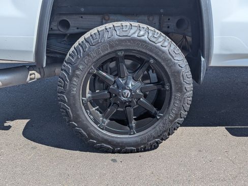 Used 2015 GMC Sierra 2500 Denali w/ Duramax Plus Package AWD/4WD image 46