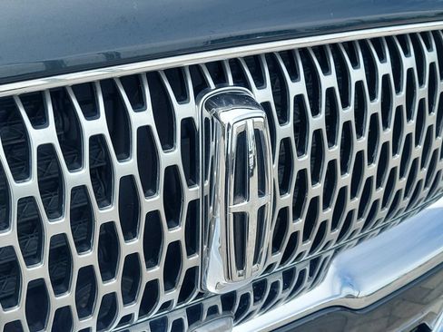 Used 2022 Lincoln Nautilus Reserve FWD image 9