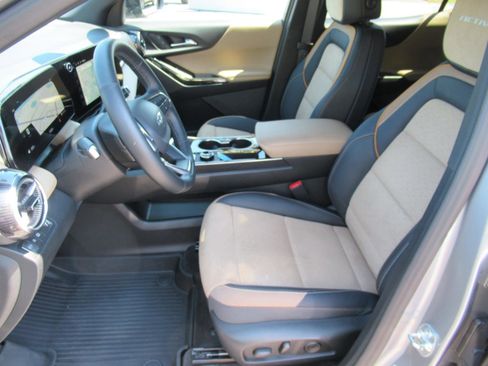 Used 2025 Chevrolet Equinox ACTIV w/ Safety and Technology Package image 18