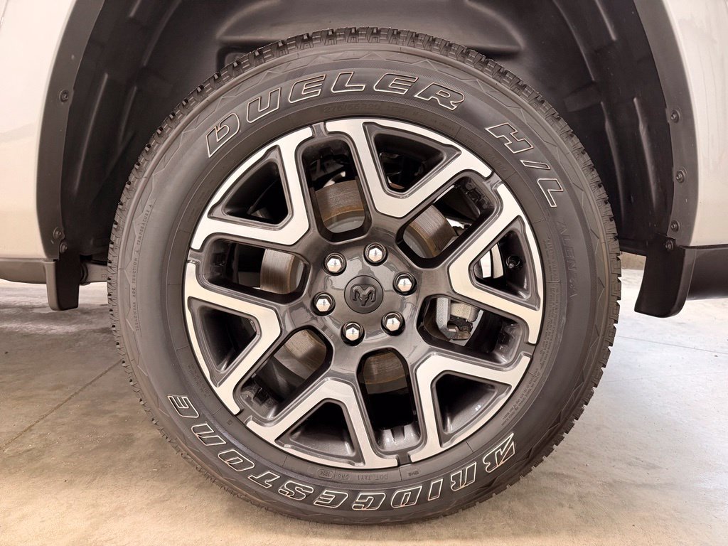 Used 2025 RAM 1500 Laramie w/ Sport Appearance Package AWD/4WD image 15