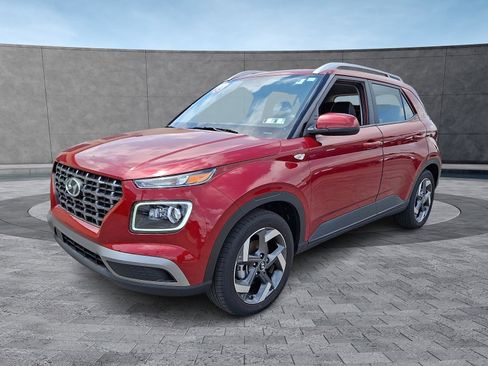 Certified 2025 Hyundai Venue Limited FWD image 5
