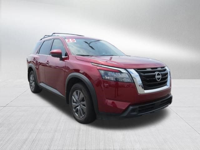 Used 2025 Nissan Pathfinder SV AWD/4WD image 9