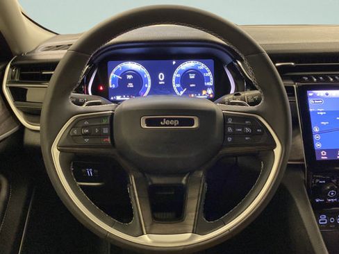 Used 2023 Jeep Grand Cherokee Limited AWD/4WD image 24
