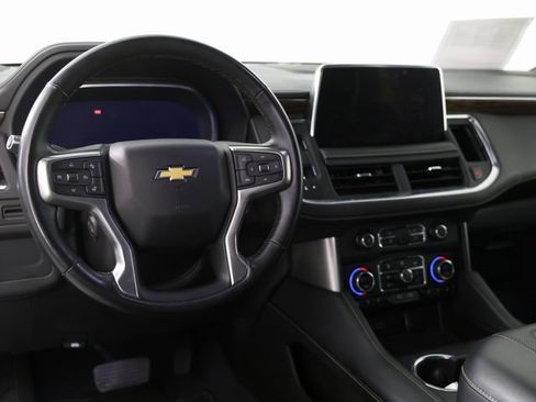 Used 2023 Chevrolet Suburban Premier image 3