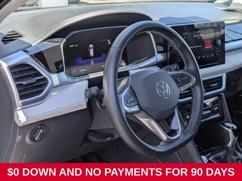 Used 2025 Volkswagen Taos SE AWD/4WD image 14