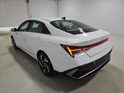 Used 2025 Hyundai Elantra SEL image 5