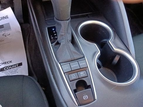 Used 2022 Toyota Camry LE image 25