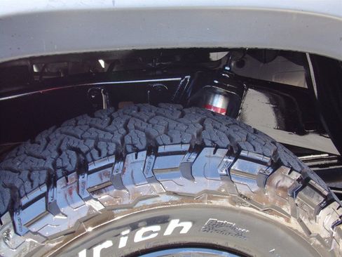 Used 2021 Toyota Tacoma SR5 AWD/4WD image 24