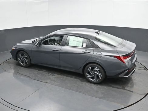 Used 2025 Hyundai Elantra Limited image 45