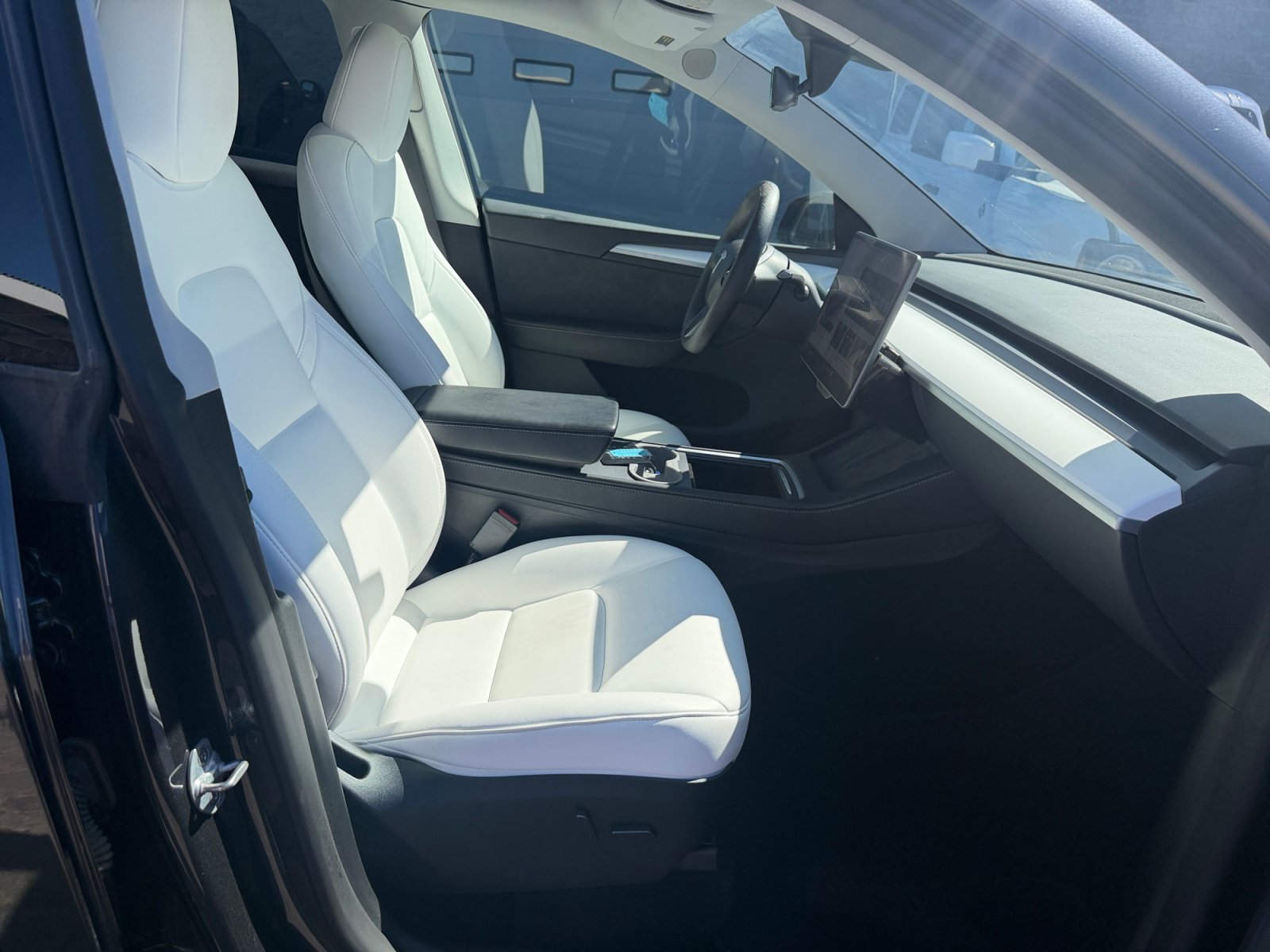 Used 2024 Tesla Model Y Long Range RWD image 32