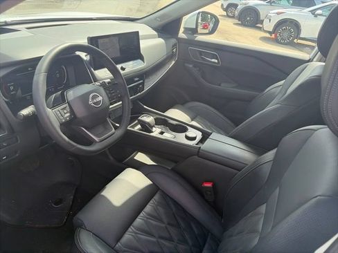 Used 2026 Nissan Rogue Platinum w/ Platinum Premium Package AWD/4WD image 16