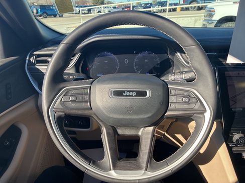 Used 2023 Jeep Grand Cherokee L Limited w/ Luxury Tech Group II image 24