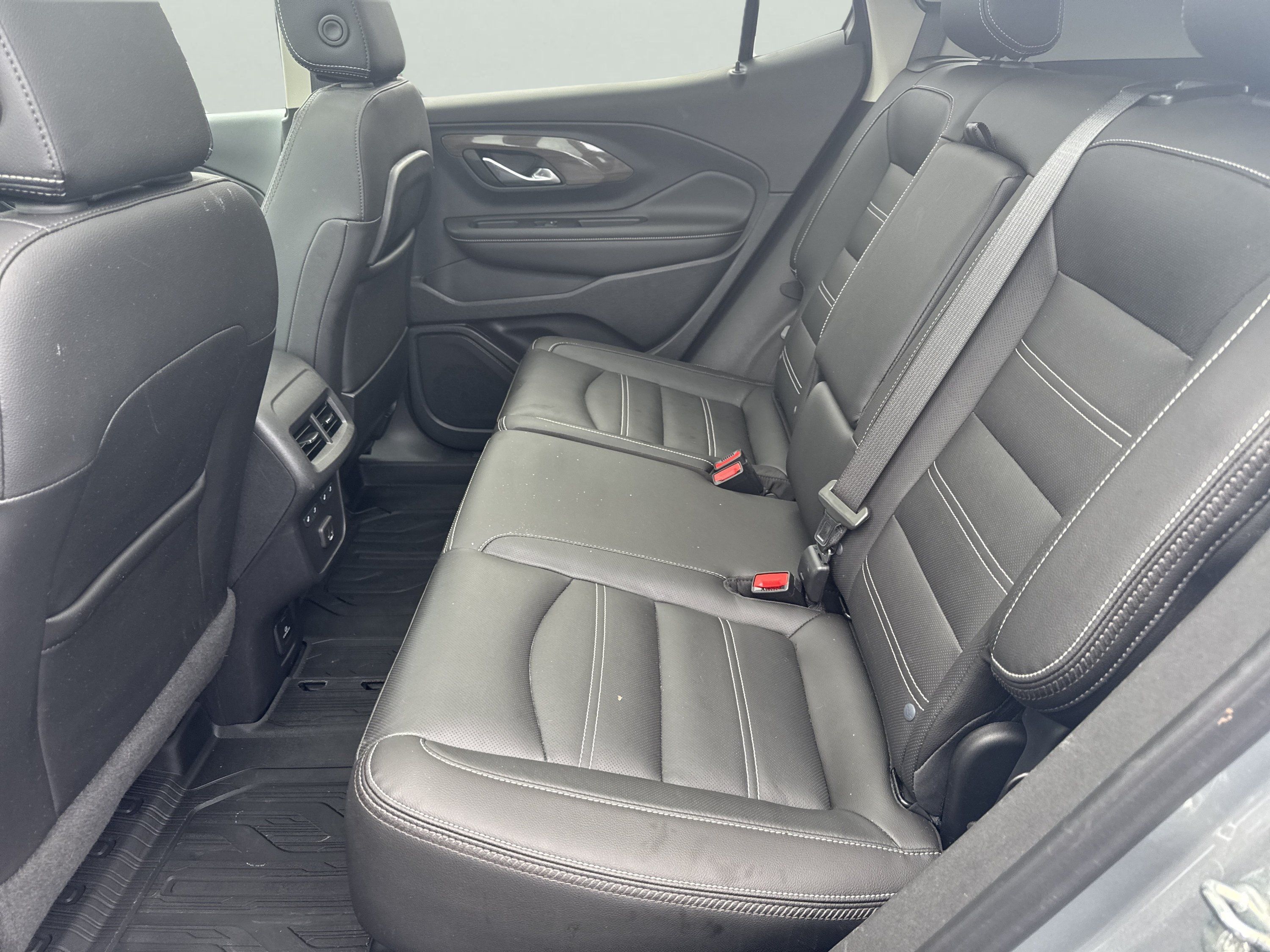 Used 2023 GMC Terrain Denali w/ Denali Premium Package AWD/4WD image 19