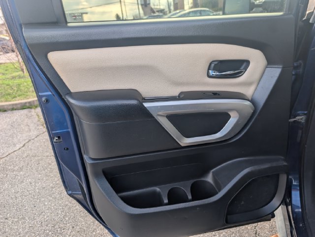 Used 2017 Nissan Titan SV AWD/4WD image 15