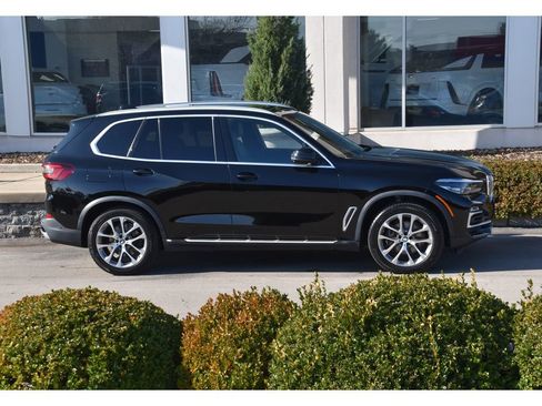 Used 2021 BMW X5 xDrive40i w/ Premium Package image 3