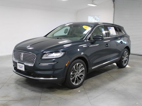 Used 2023 Lincoln Nautilus Reserve AWD/4WD image 4