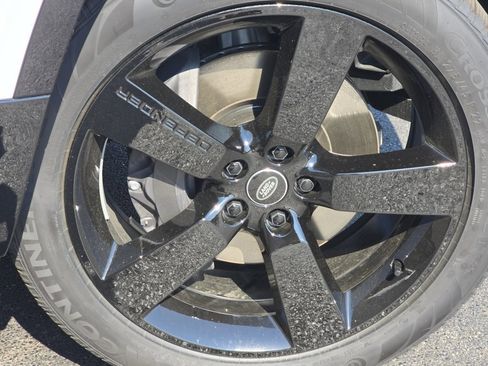 Used 2025 Land Rover Defender 110 X-Dynamic SE image 45