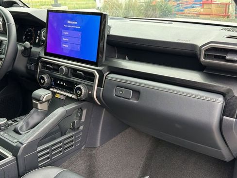 Certified 2025 Toyota 4Runner Limited AWD/4WD image 40