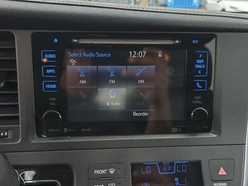 Used 2017 Toyota Sienna SE w/ SE Preferred Package image 22