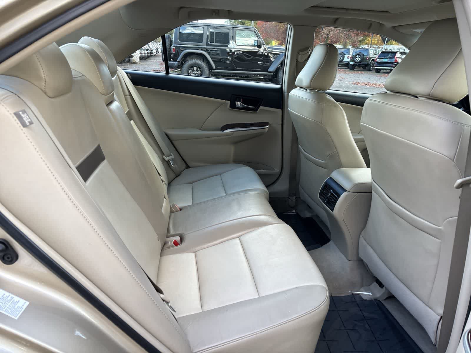 Used 2012 Toyota Camry XLE w/ Leather Pkg FWD image 7
