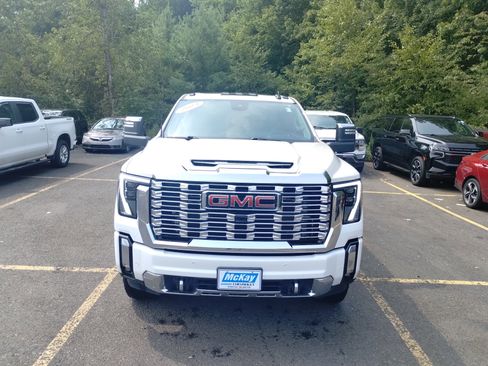 Used 2024 GMC Sierra 2500 Denali w/ Denali Reserve Package image 8
