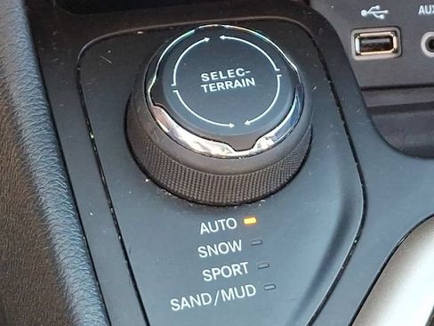 Used 2016 Jeep Cherokee Sport AWD/4WD image 16