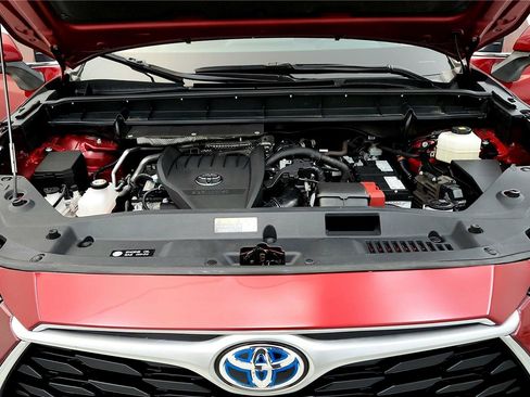 Used 2024 Toyota Highlander XLE AWD/4WD image 15