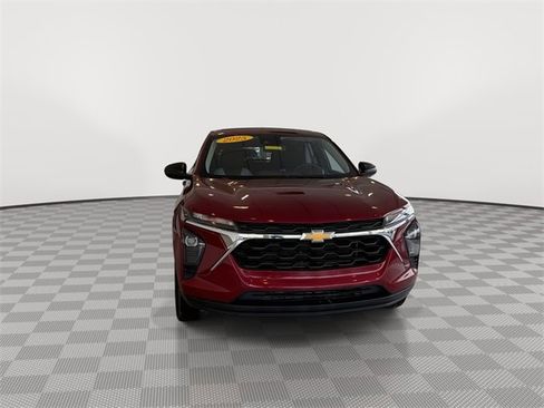 Certified 2025 Chevrolet Trax LS image 3
